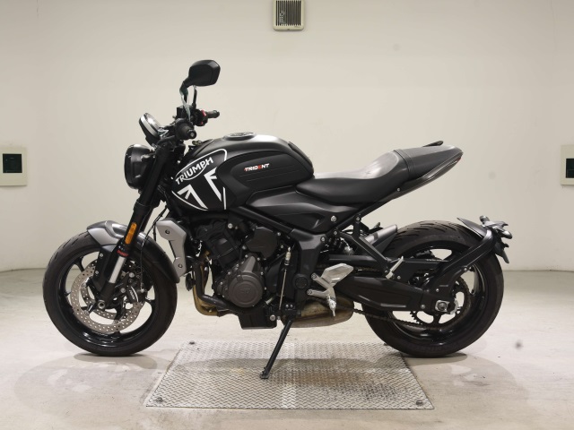 TRIUMPH TRIDENT 660