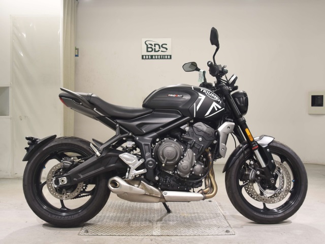 TRIUMPH TRIDENT 660