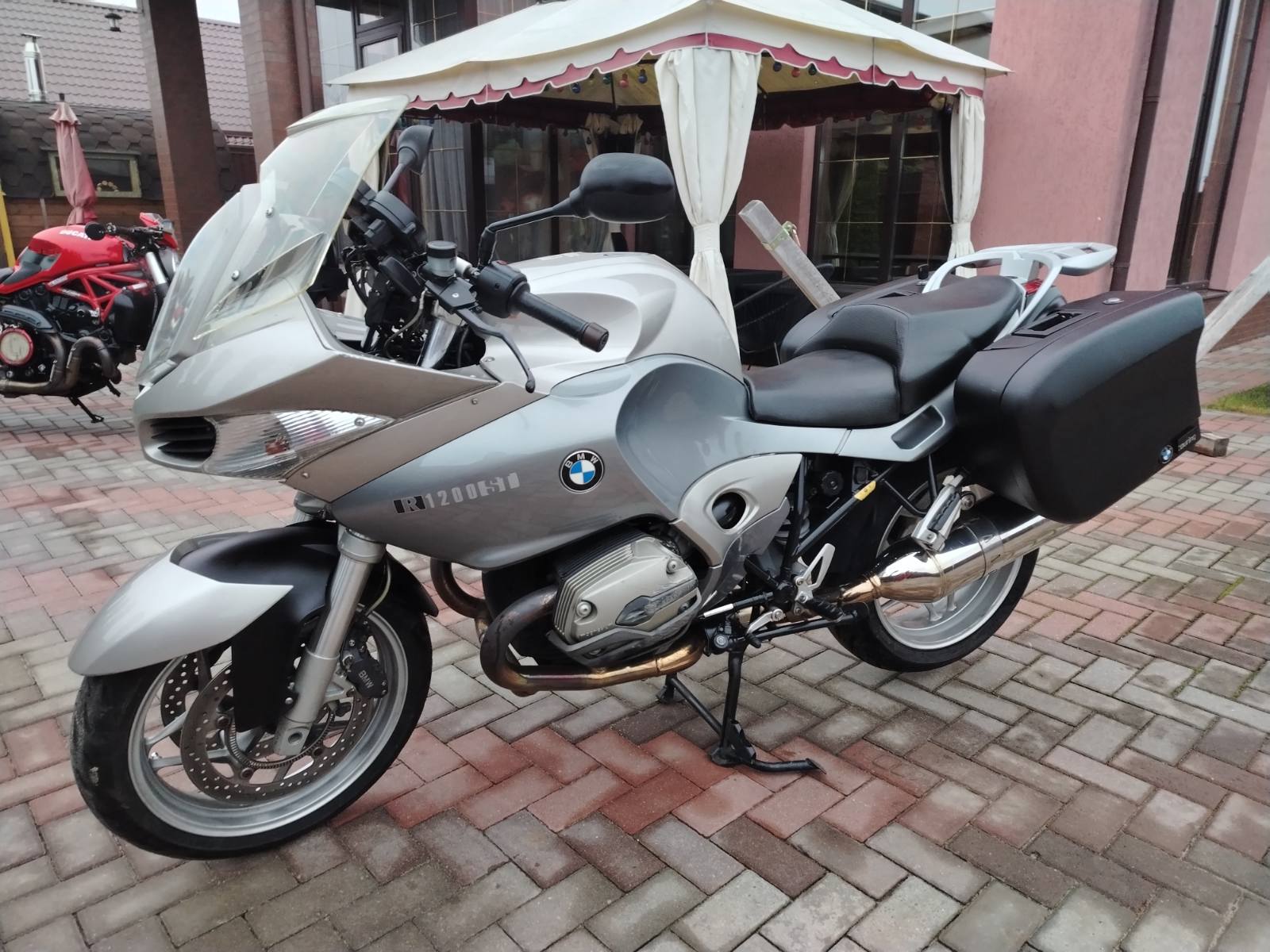 BMW R1200ST