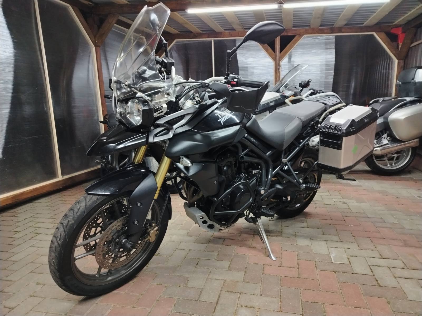 TRIUMPH TIGER 800