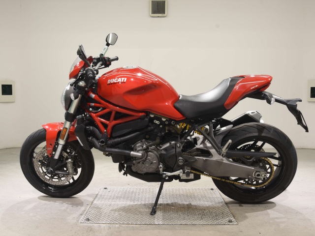 DUCATI MONSTER 821